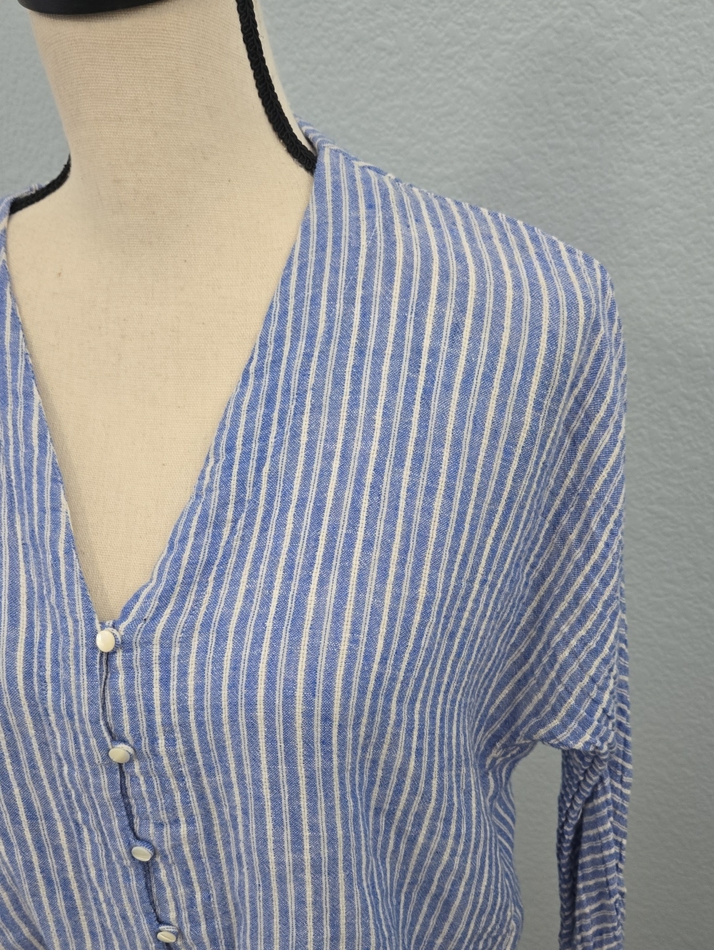 RAILS Sloane Azure Striped Blue Tie-Front Button Up V-Neck Blouse Sz Medium - Picture 4 of 10